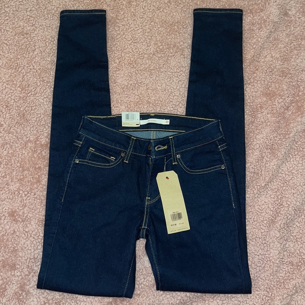 Dark wash Levi’s Jeans. Brand new.